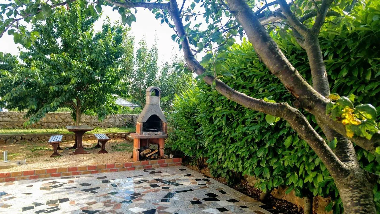 Guest house Apartman Dadic Malinska